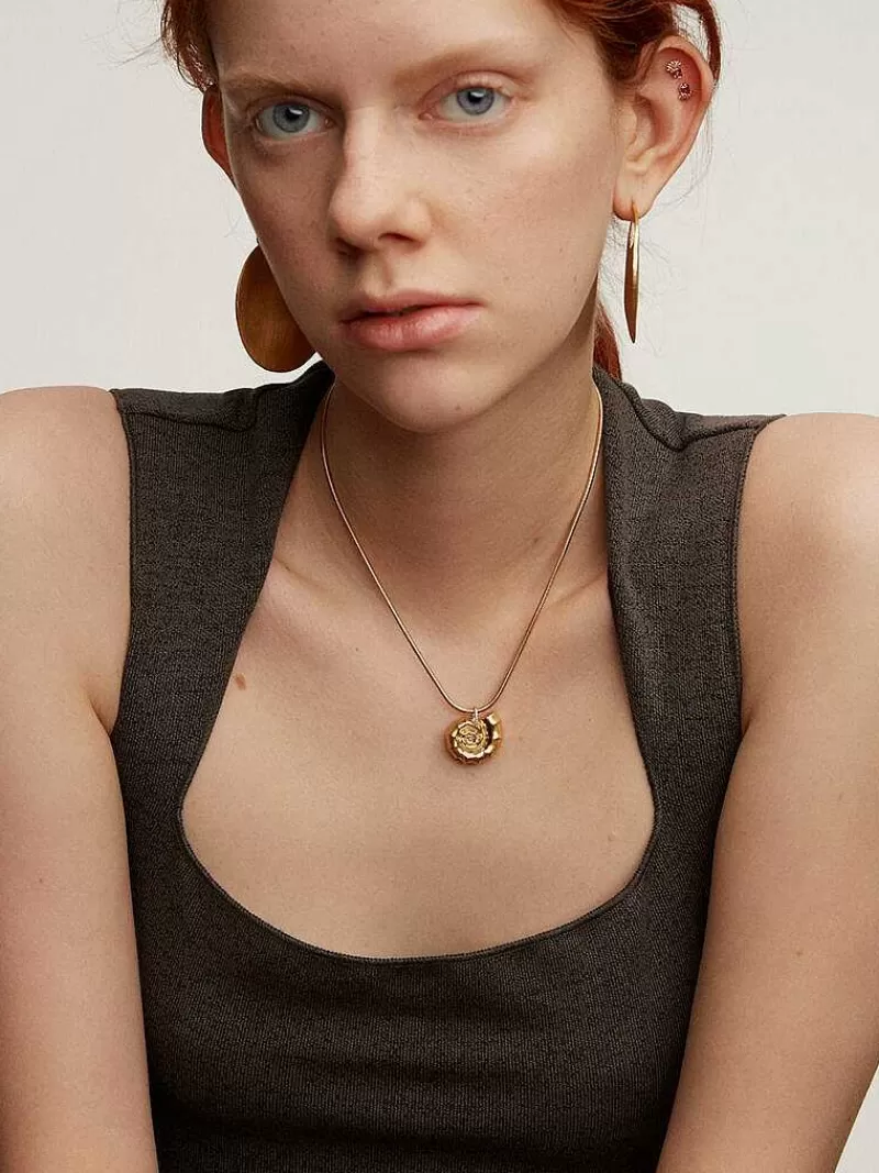 Aristocrazy Charms De Plata-Charm De Plata 925 Banada En Oro Amarillo De 18K Con Esmaltado Azul Y Topacios Blancos Con Forma De Caracola